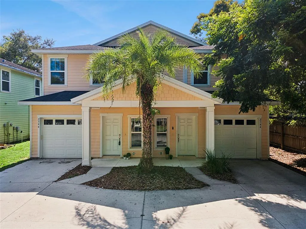 3 bed, 2.5 bath, 1561 sqft, $2,600 — Photo 2