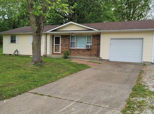 1007 Oak Ridge Dr, Aurora, MO 65605