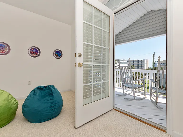 4612 Surf St — Photo 13