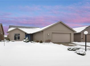 9028 Hummingbird Ln, North Ridgeville, OH 44039