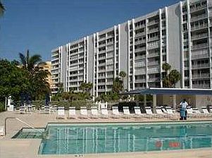 2nd image of 605 Ocean Dr APT 3M