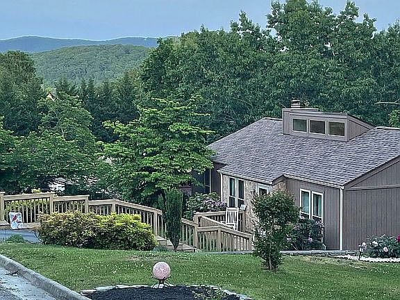 2nd image of 3122 Glenmont Dr