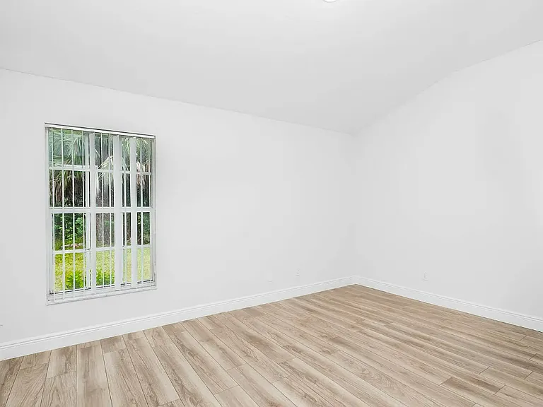 1298 Malabar Rd SW — Photo 9