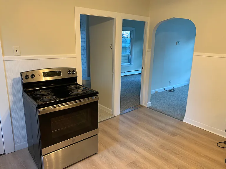 19 Youngs Ave #1R — Photo 2