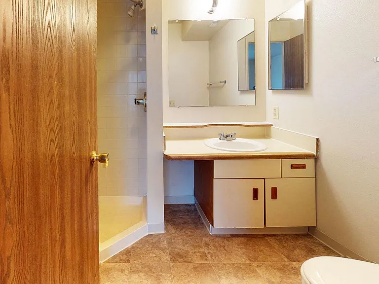 Pine Knoll Apartments — Photo 41