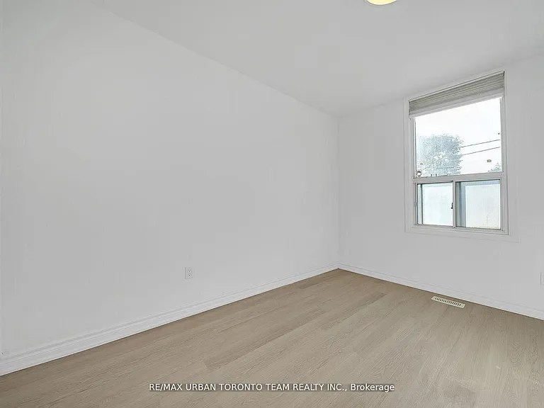 880 Dundas St E #MAIN — Photo 6