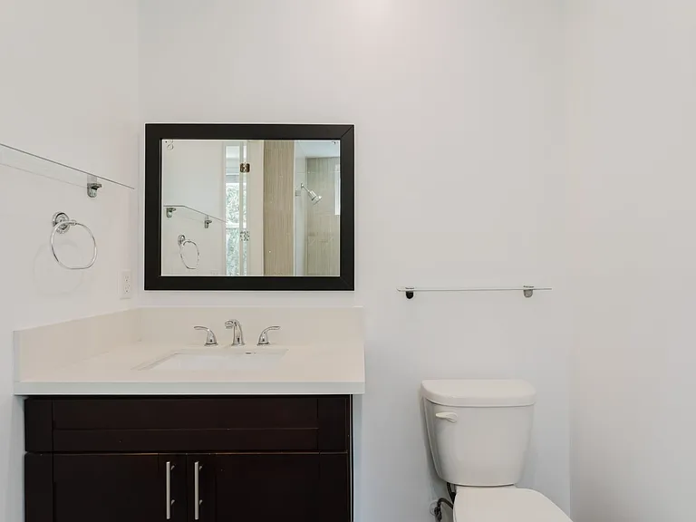 13551 Burbank Blvd #1 — Photo 29