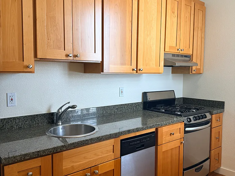 955 Hyde St #8 — Photo 3