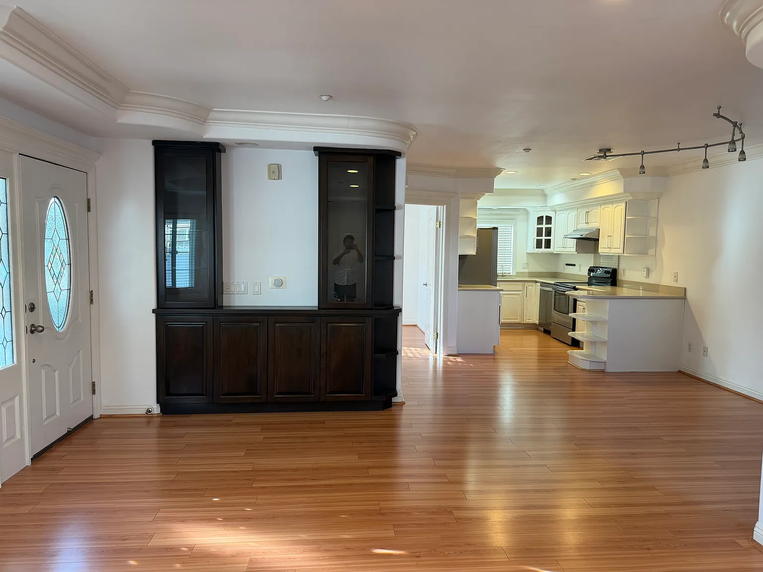 3 bed, 1420 sqft, $3,700 — Photo 3