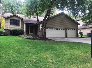 808 Oak Ridge Ct E, Burnsville, MN 55306