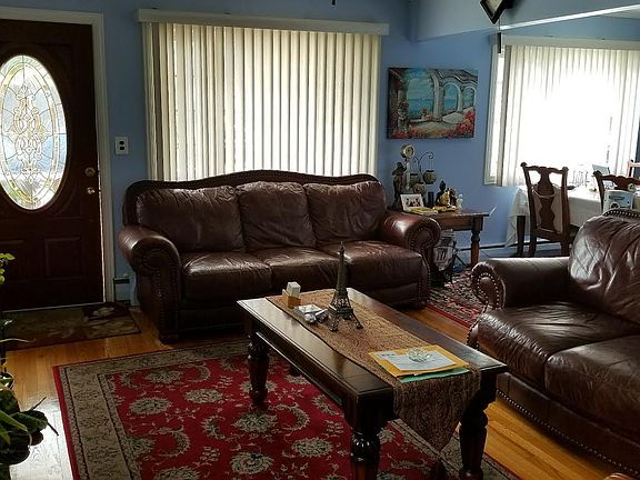 Living room. Furniture not included