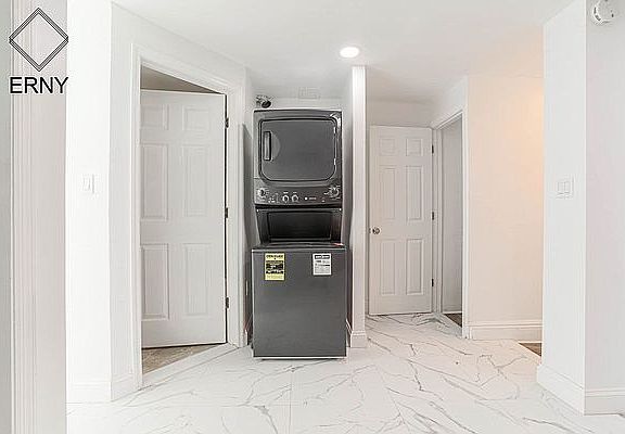 4th image of 1002 Putman Ave #1N