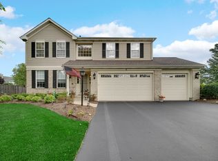 6 Yorkshire Ct, Algonquin, IL 60102