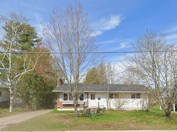 1003 Smythe St Room 2, Fredericton, NB E3B 3H1