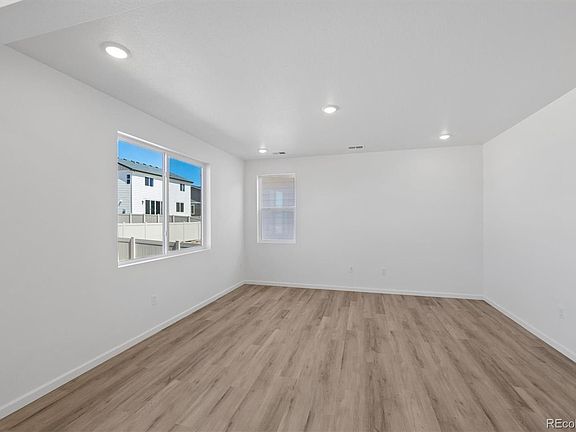 5th image of 313 Spruce Street