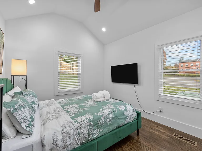 39 Cedar St — Photo 27