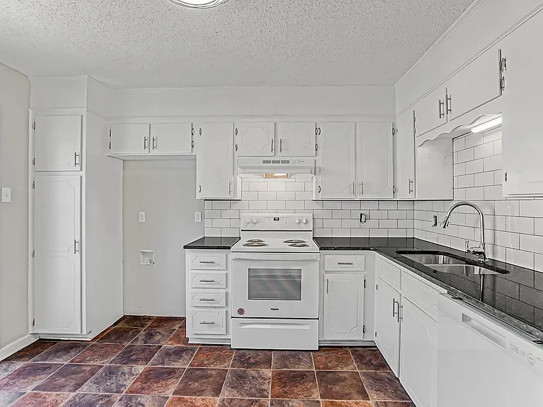 1319 Collier Dr — Photo 10