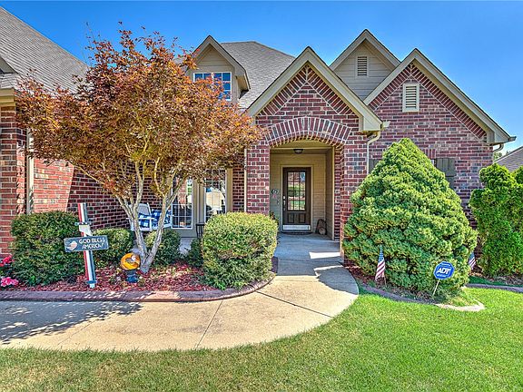 2nd image of 3701 SW Kestrel Dr