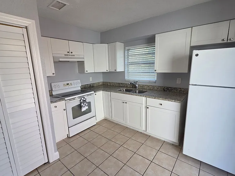 Lincoln Place — Photo 27