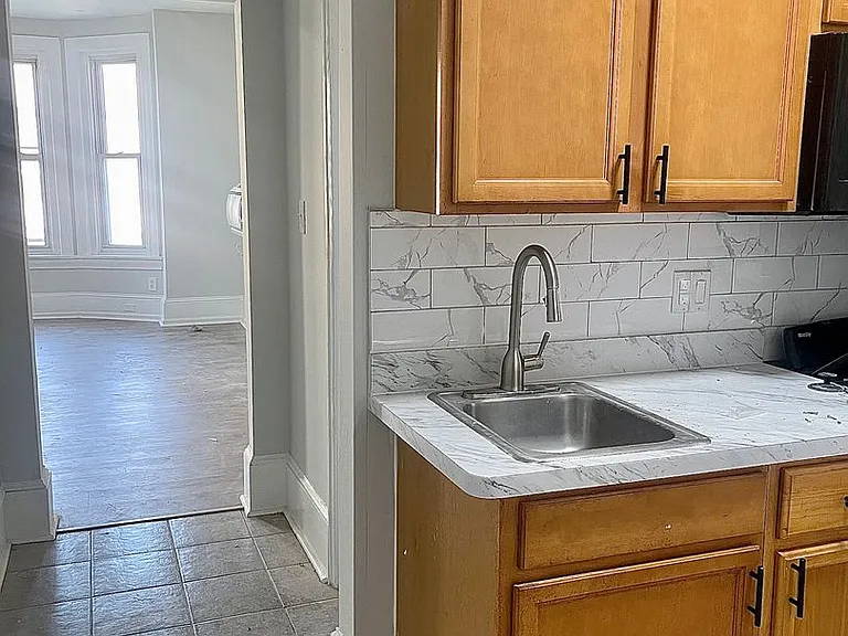 505-07 South 42nd St — Photo 9