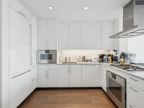 460 West 42nd Street 58G image 3 of 9