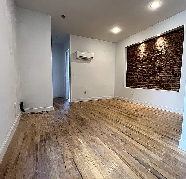 979 Seneca Ave #3 — Photo 4