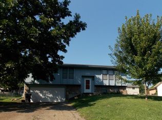 2961 SW Tutbury Town Rd, Topeka, KS 66614