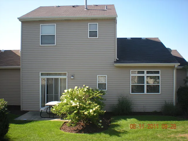 2 bed, 1.5 bath, 1200 sqft, $2,025 — Photo 3