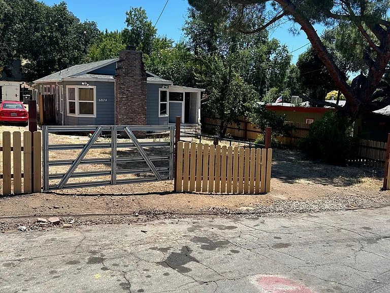 6874 Crump Ave — Photo 3
