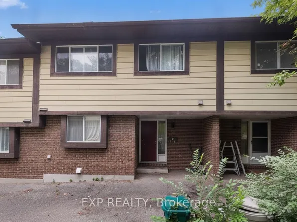 2960 Penny Dr #9, Ottawa, ON K2B 6H5