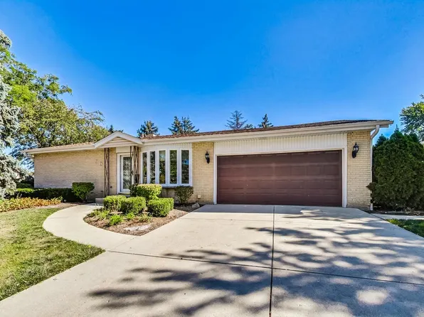 903 Grissom Trl, Elk Grove Village, IL 60007