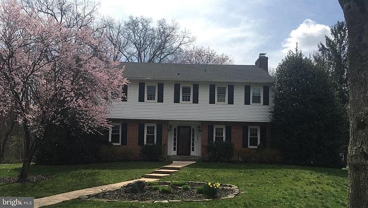 1st image of 2528 Deepwood Dr