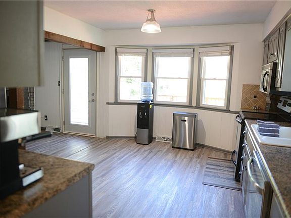 3rd image of 12822 Smalley Ave