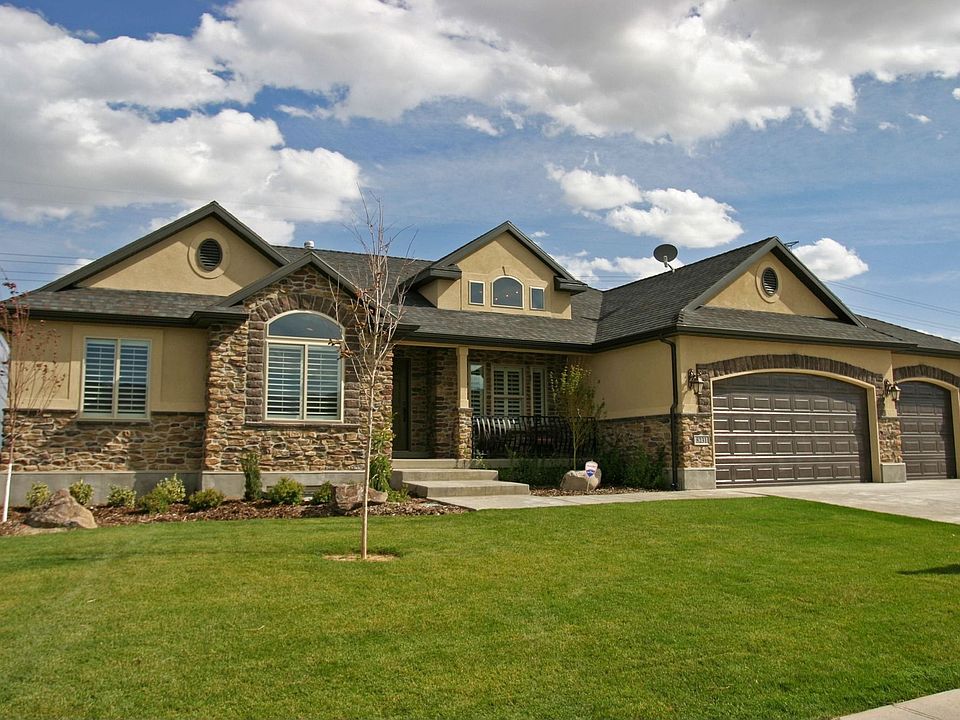 Beautiful rambler located in the Bloomfield Estates Development in West Jordan