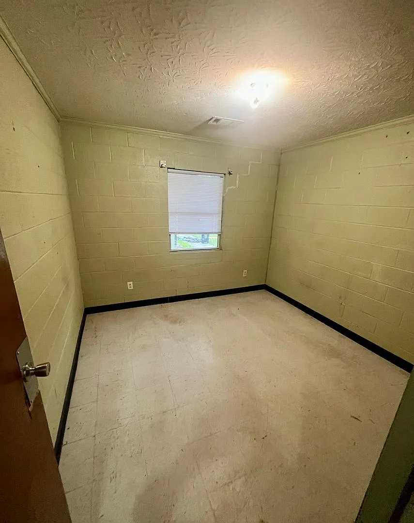 386 E Gordon Ave — Photo 1