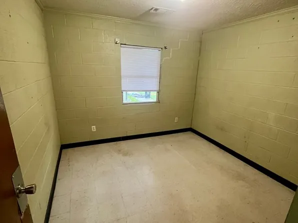 386 E Gordon Ave, Lyons, GA 30436
