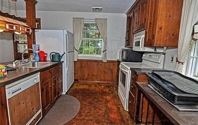 2nd image of 25 Berry St