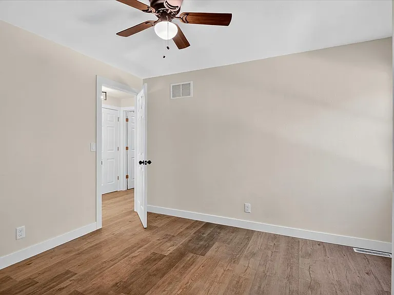 208 Coral Dr — Photo 14