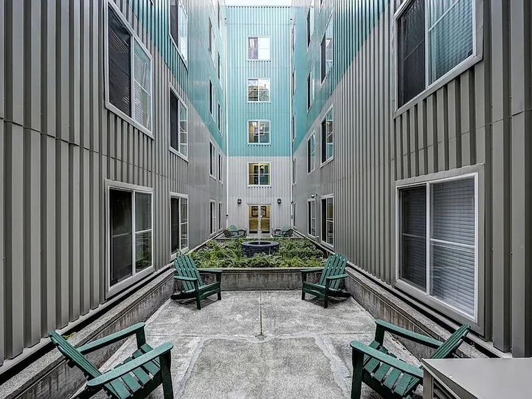 Vermont Inn Apartments — Photo 16
