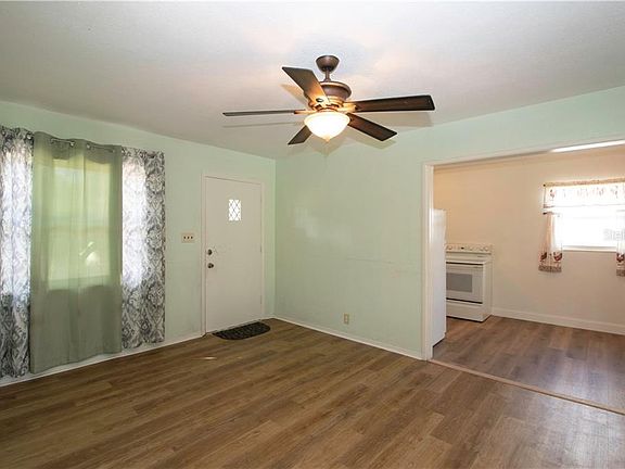 4th image of 3145 32nd Ave N