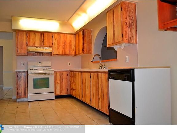 5th image of 11660 NW 39th Pl