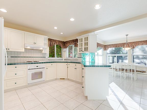 3rd image of 2567 140th St