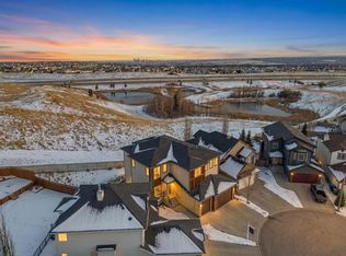 230 W Royal Birch Vw NW, Calgary, AB T3G5J8