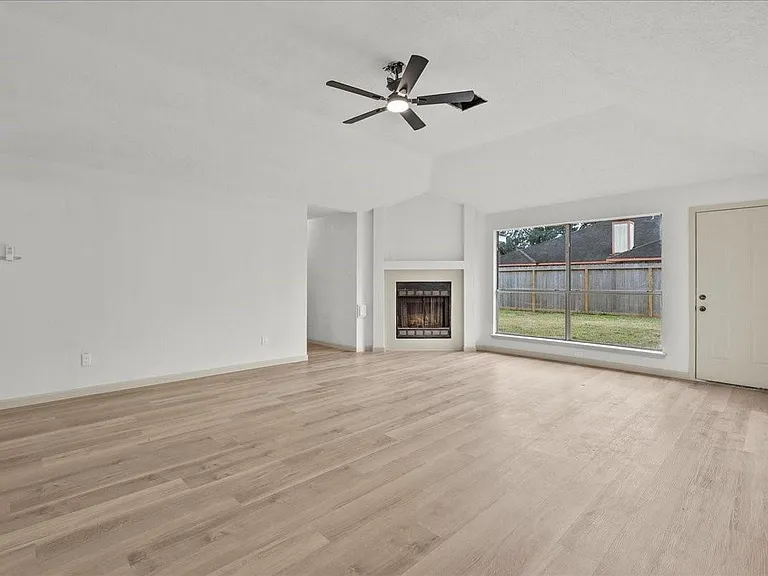 10912 Dogwood Dr — Photo 7
