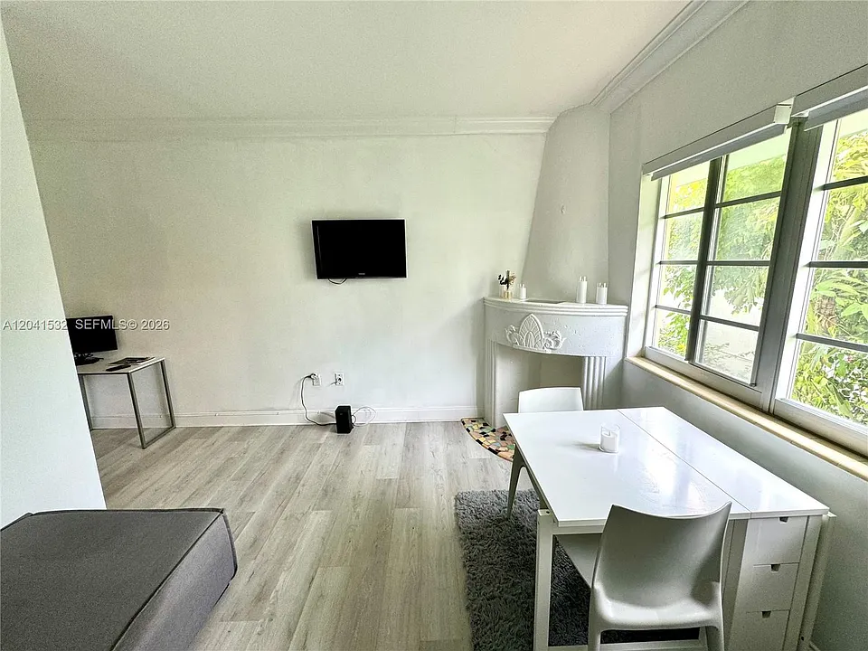 1341 Meridian Ave #204