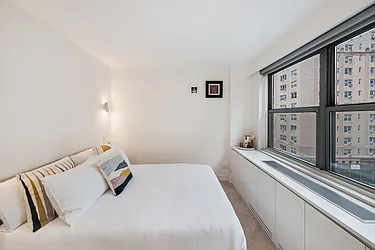 Rented by R New York