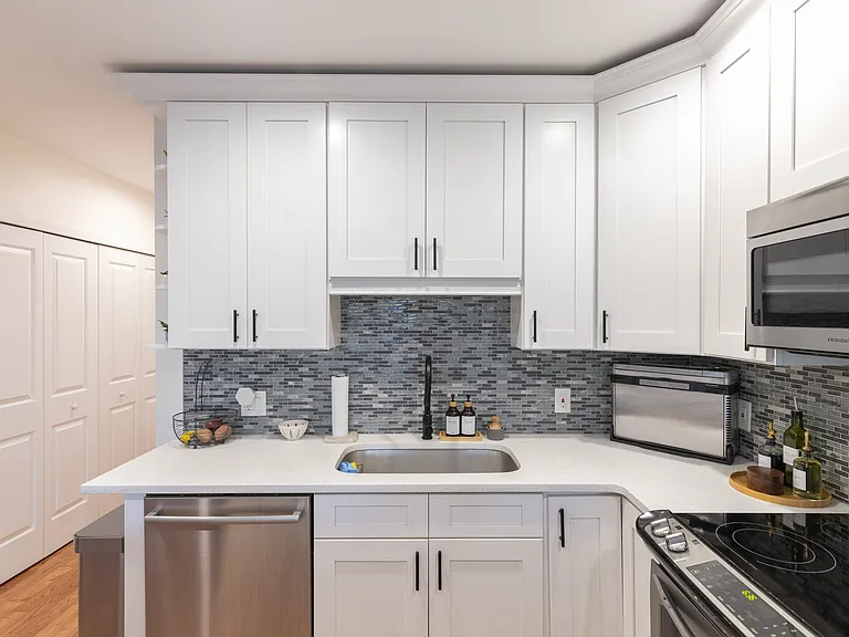 1735 Carpenter St #B — Photo 4