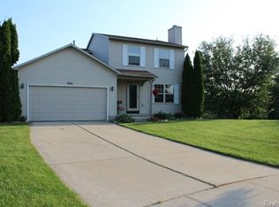280 Waterlily Dr, Whitmore Lake, MI 48189