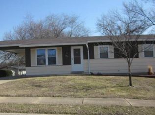 500 Redwood Ln, Saint Charles, MO 63301
