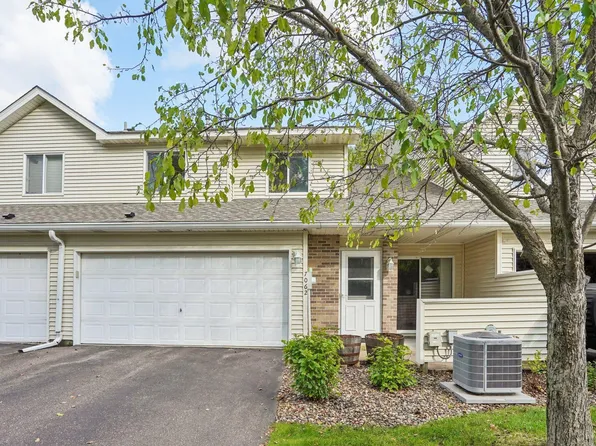 7062 48th St N, Oakdale, MN 55128